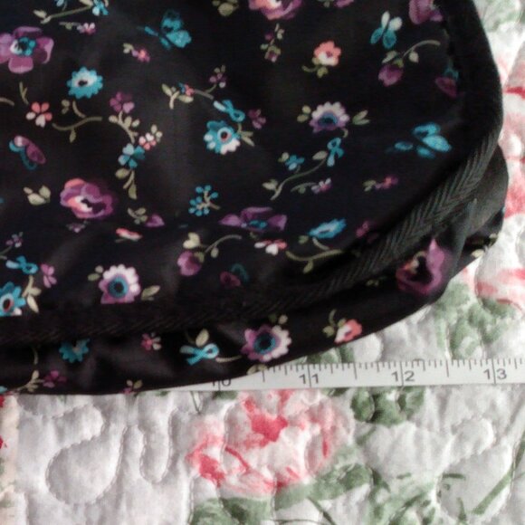 Nwot, black floral lesportsac crossbody. - Picture 14 of 16